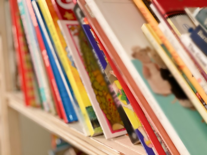 Rak buku plastik, tempat penyimpanan yang portable