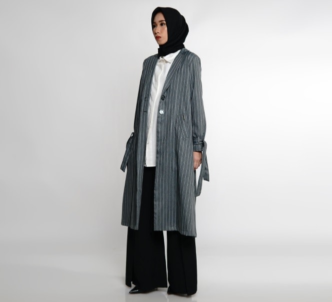 Blazer panjang, andalan muslimah modern hingga yang ingin tampil ala wanita Korea