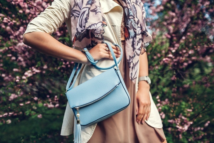 Daya tarik mini sling bag, praktis untuk dibawa!