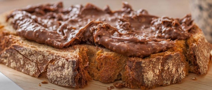 Apa yang membuat selai coklat crunchy, crispy, dan enak?