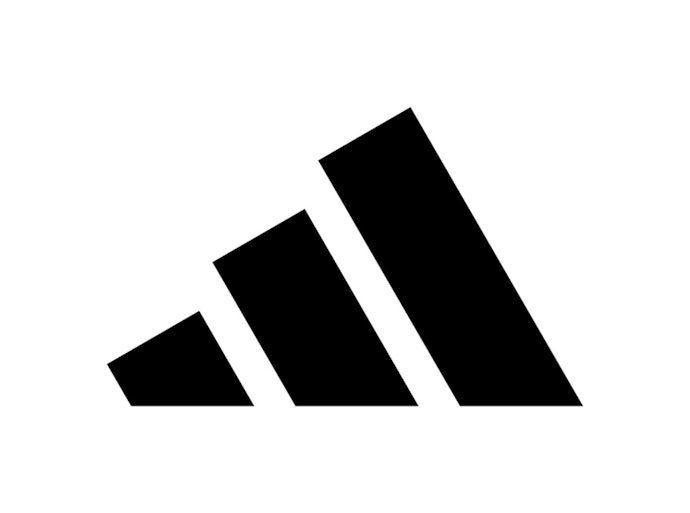 Tampil stylish dengan sepatu putih dari adidas, yuk!