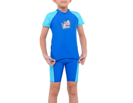 Kenapa anak perlu memakai baju renang saat beraktivitas di air?