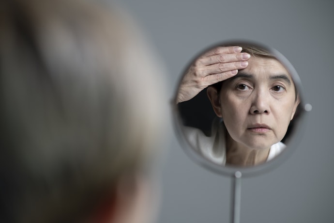 Apakah masker bisa mengurangi masalah aging di wajah?