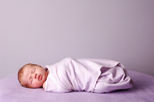 Manfaat bedong bagi bayi