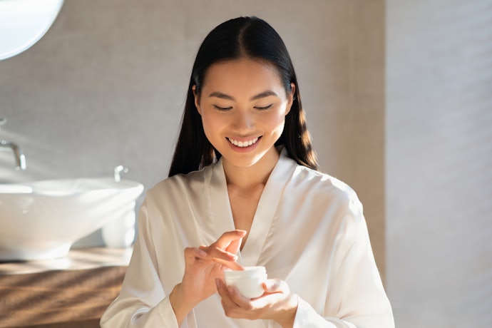 Apakah sleeping mask bisa menghilangkan bekas jerawat?