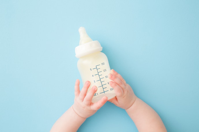 Kapan sebaiknya mengganti susu formula untuk bayi 0-6 bulan ke 6-12 bulan?