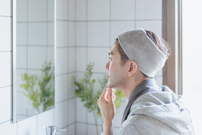 Apakah penggunaan facial wash penting untuk kulit pria?