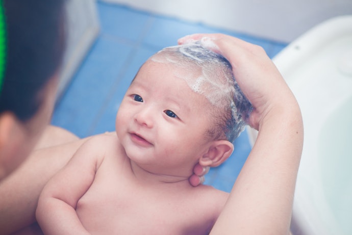 Sejak usia berapa anak bisa beralih dari shampoo bayi ke shampoo anak?