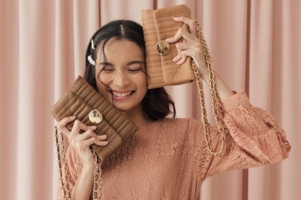 Koleksi tas simpel dengan berbagai pilihan warna dari Merche