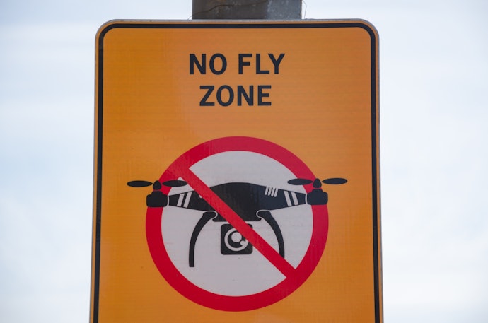 Patuhi aturan dalam menerbangkan drone!