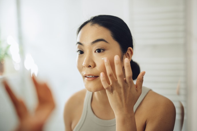 Apa manfaat memakai eye cream pada usia 40-an?