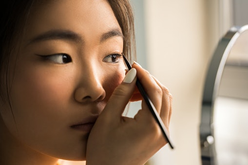 Apakah eyeliner waterproof memang tahan terhadap air?