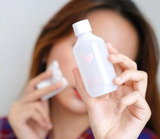 Apakah ibu boleh memakai skincare selama proses menyusui?