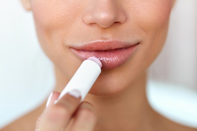 Perbedaan lip gloss dan lip balm