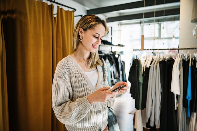 Apa perbedaan sweater rajut dengan cardigan rajut?
