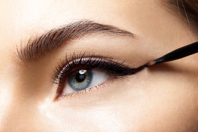 Apakah penting memakai eyeliner?
