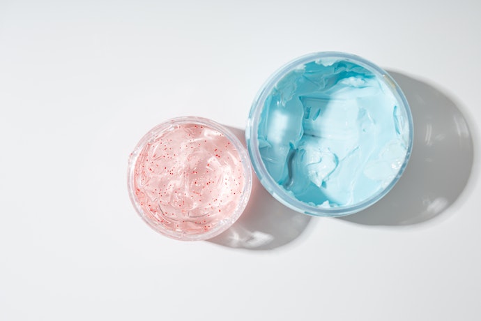Apa perbedaan face scrub untuk pria dan wanita?
