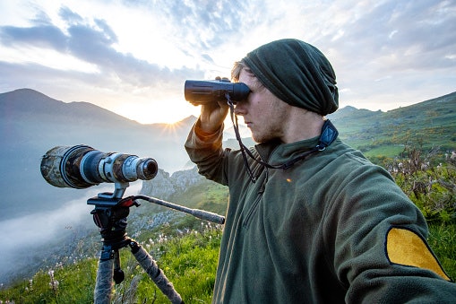 Apa beda teropong binocular dan teropong monocular?