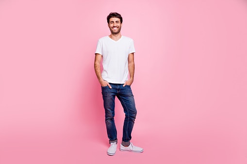 Mengapa pria harus memiliki sepatu sneakers putih?