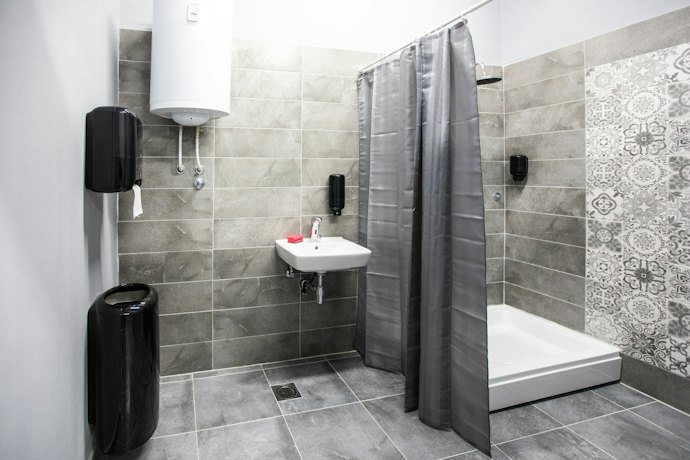 Apa itu shower curtain?