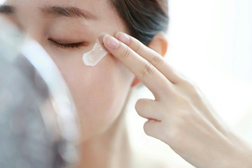 Apa kelebihan eye cream Korea?