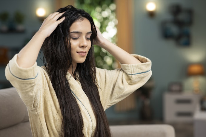 Apakah hair oil efektif untuk mengatasi rambut rontok?