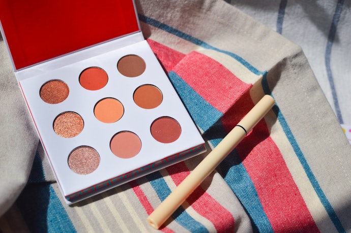 Keunggulan eyeshadow warna peach