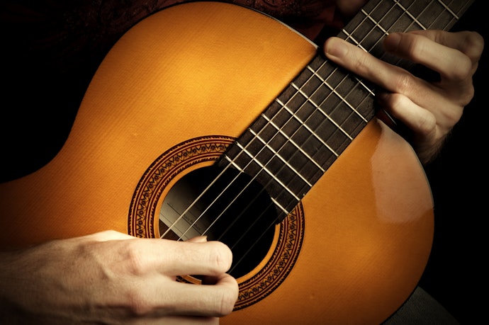 Perbedaan gitar klasik dengan gitar akustik lainnya