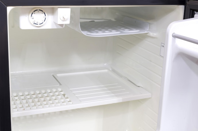 Apakah kulkas mini ada freezer?
