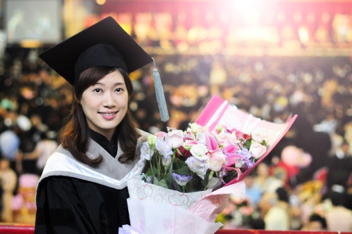 Perbedaan buket bunga wisuda dengan pengantin
