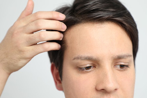 Tampil maskulin dengan rambut palsu, siapa takut?