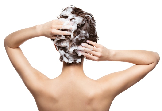 Apakah shampoo pelurus benar-benar meluruskan rambut?