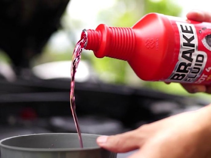 Kapan perlu ganti minyak rem mobil?