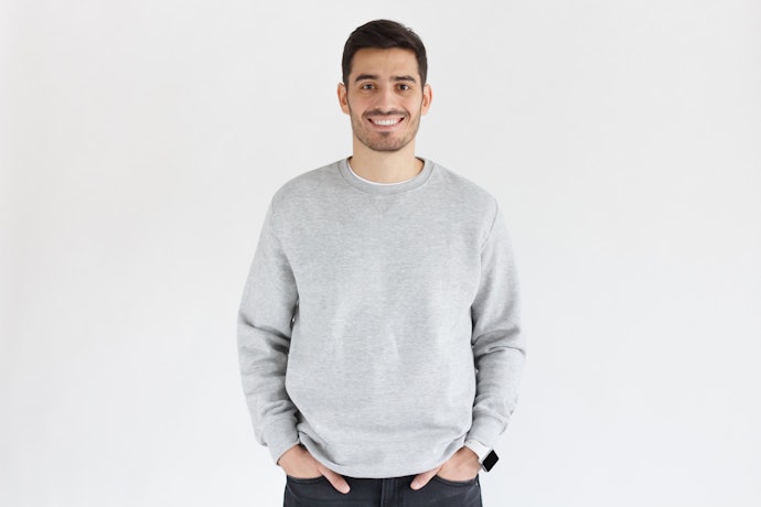 Apa itu crewneck dan perbedaannya dengan sweater?