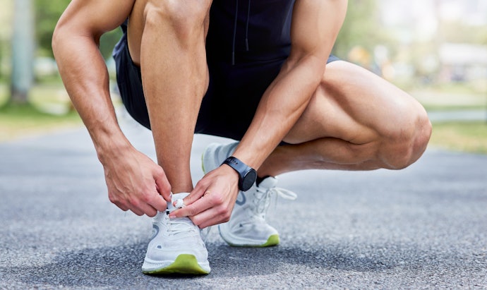Apakah perlu memakai sepatu khusus running untuk lari atau jogging?