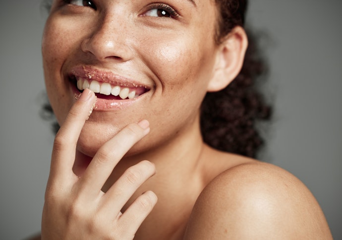 Kapan sebaiknya menggunakan lip scrub?