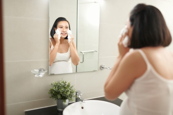 Sabun cuci muka seperti apa yang aman untuk ibu hamil?