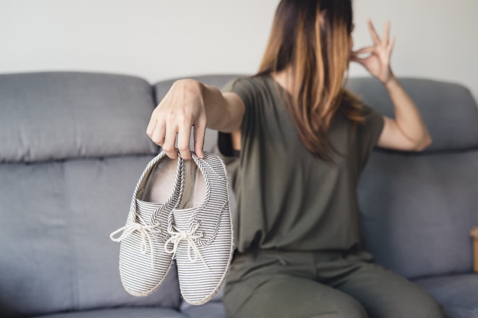 Penyebab bau sepatu