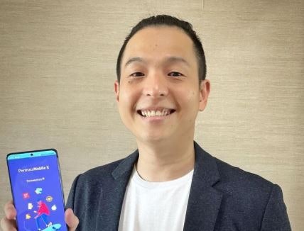 Ernest Prakasa, stand up comedian yang sukses jadi sutradara