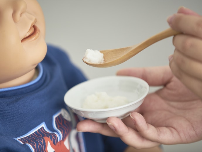 Saat anak Anda mulai tertarik dengan makanan, inilah saatnya menyiapkan MPASI