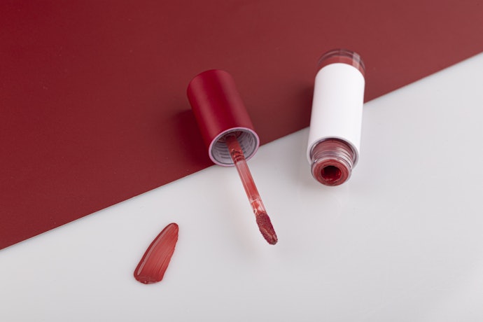 Perbedaan antara lip stain dan lip tint