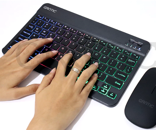Apa kelebihan memakai keyboard eksternal?