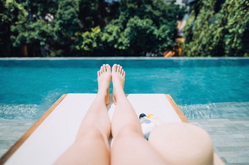 Apa itu staycation?