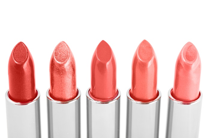 Keunggulan lipstik dengan warna koral
