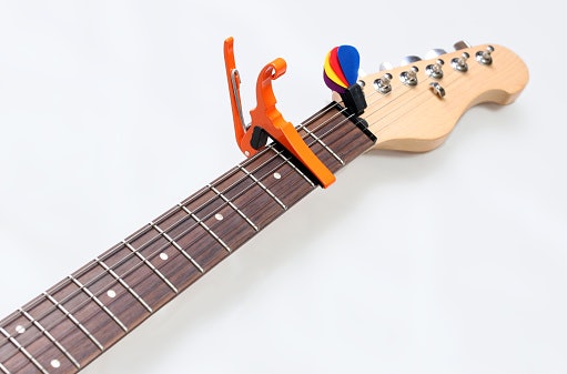 Apa fungsi capo gitar?