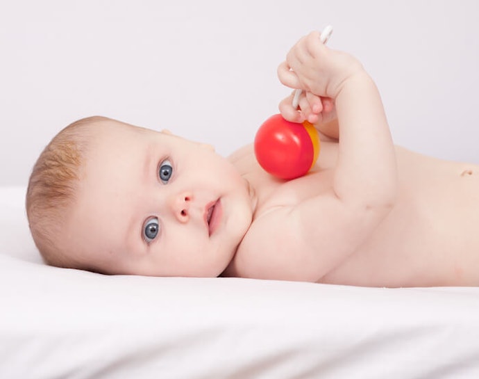 Manfaat rattle untuk bayi
