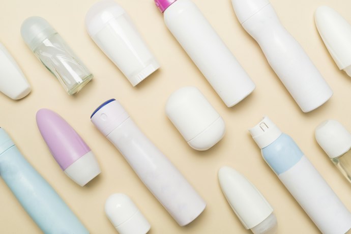 Apa perbedaan deodoran spray dan antiperspirant?
