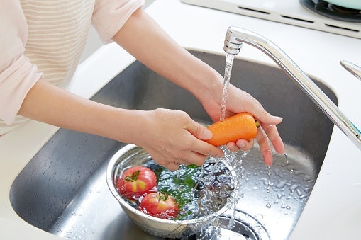 Apa fungsi wastafel cuci piring (kitchen sink)?