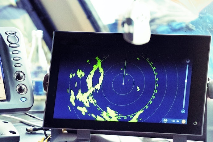 Periksa fitur yang ditawarkan seperti resolusi layar dan GPS