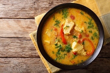 Pilih kaldu bubuk ayam bila Anda ingin membuat sup ayam, opor ayam, dan masakan lain yang menggunakan daging ayam